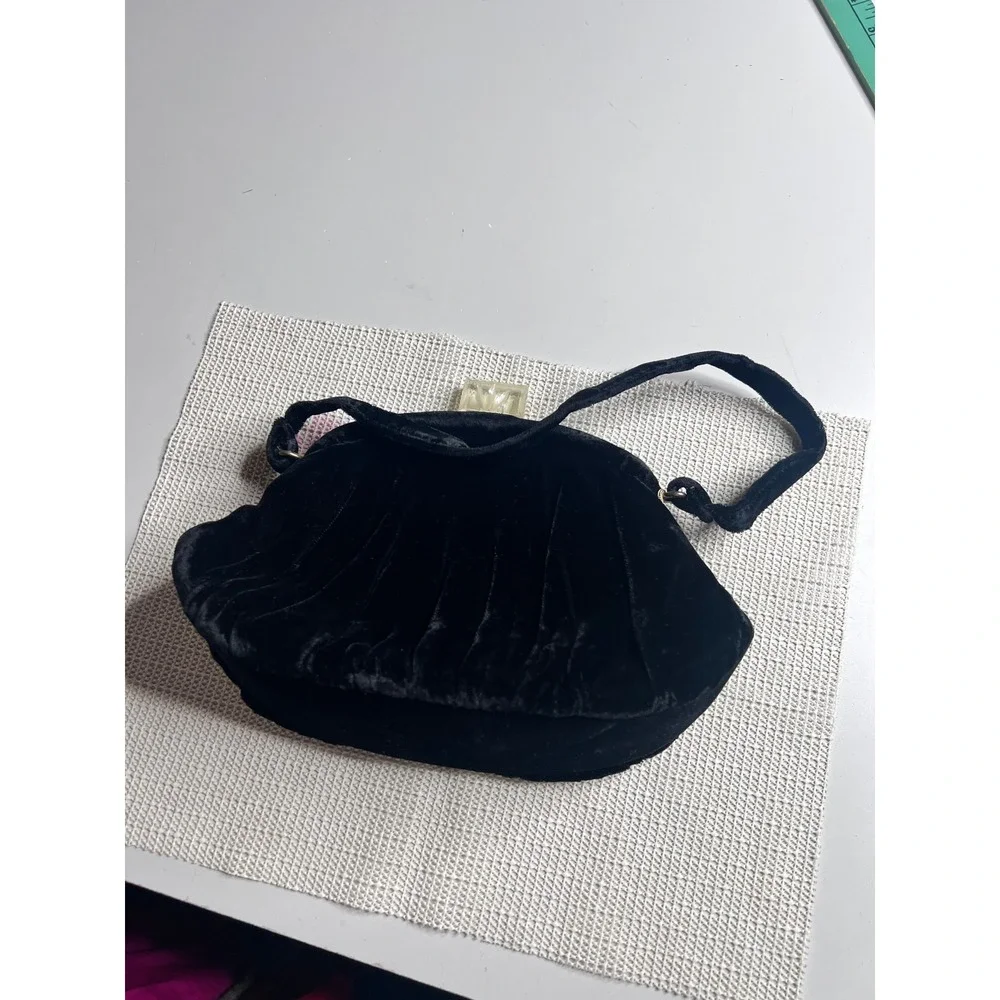 Vintage CB‎ Made in USA Black Velvet Evening Bag Lucite Clasp Peach Satin Lining